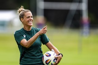 Désirée Grundbacher a du plaisir à arbitrer KEYSTONE/EPA/JEAN-CHRISTOPHE BOTT